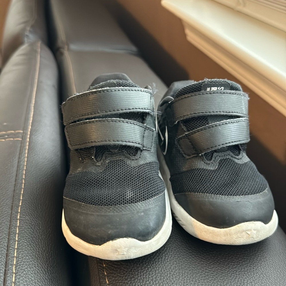 Kids Nike sneakers size 7c
